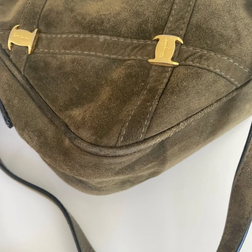 Auth VTG FERRAGAMO Green Suede Crossbody Bag - Picture 7 of 11